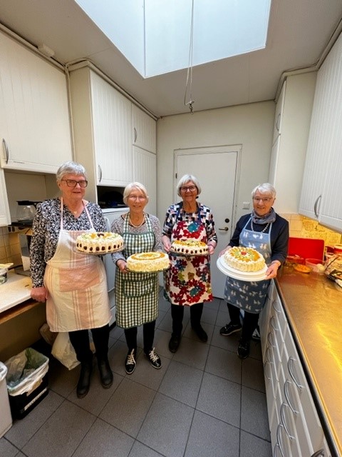 Bilde av kjøkkendamer på 60/90 treffet. 